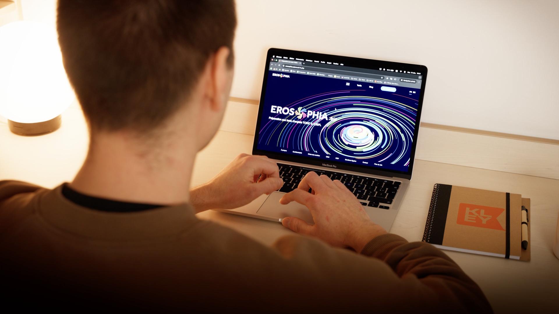 Scène professionnelle filmée pour la vidéo Erosophia