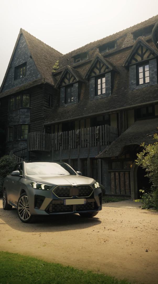 Véhicule filmé en format vertical pour le reel BMW Envergure